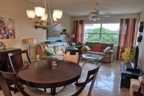Condominio en venta en Lauderdale Lakes, Florida, 1 dormitorio, 63.55 m2 № 1979537 - foto 2