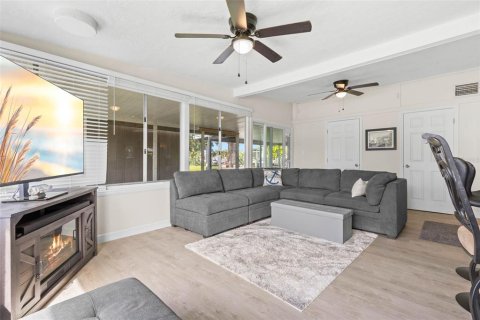 Villa ou maison à vendre à Palm Harbor, Floride: 3 chambres, 154.59 m2 № 2402981 - photo 15