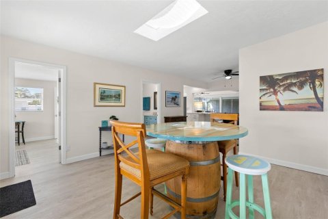 Villa ou maison à vendre à Palm Harbor, Floride: 3 chambres, 154.59 m2 № 2402981 - photo 8