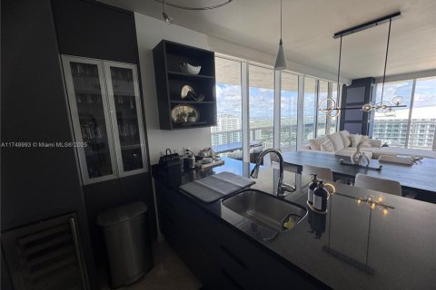 Condo in Hallandale Beach, Florida, 2 bedrooms  № 1501591 - photo 20