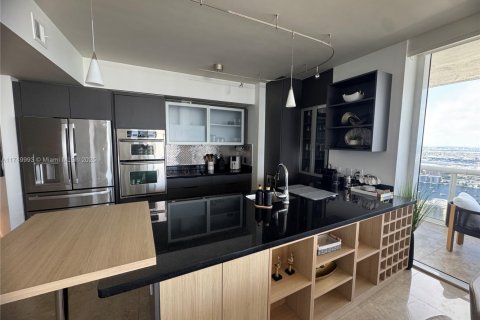Condo in Hallandale Beach, Florida, 2 bedrooms  № 1501591 - photo 21