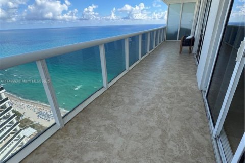 Condo in Hallandale Beach, Florida, 2 bedrooms  № 1501591 - photo 23