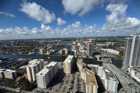 Condo in Hallandale Beach, Florida, 2 bedrooms  № 1501591 - photo 27