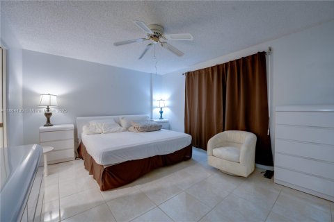 Condo in Dania Beach, Florida, 2 bedrooms  № 1689528 - photo 26