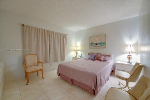 Condo in Dania Beach, Florida, 2 bedrooms  № 1689528 - photo 24