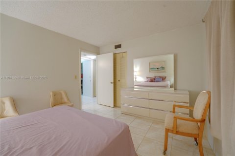 Condo in Dania Beach, Florida, 2 bedrooms  № 1689528 - photo 25