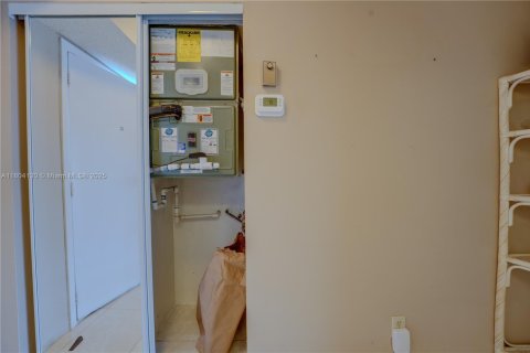 Condo in Dania Beach, Florida, 2 bedrooms  № 1689528 - photo 11