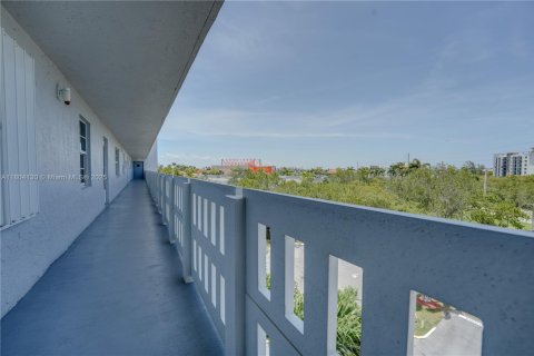 Condo in Dania Beach, Florida, 2 bedrooms  № 1689528 - photo 7