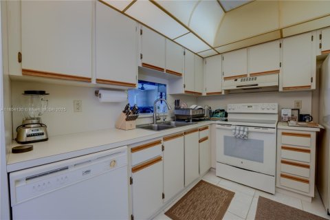 Condo in Dania Beach, Florida, 2 bedrooms  № 1689528 - photo 9