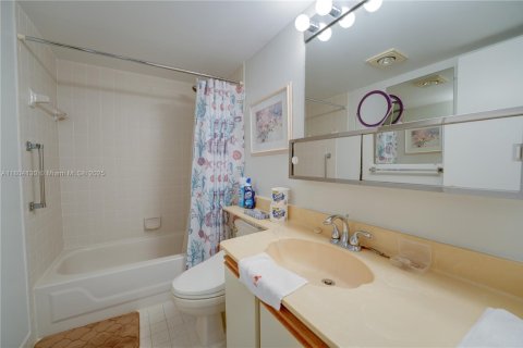 Condo in Dania Beach, Florida, 2 bedrooms  № 1689528 - photo 23