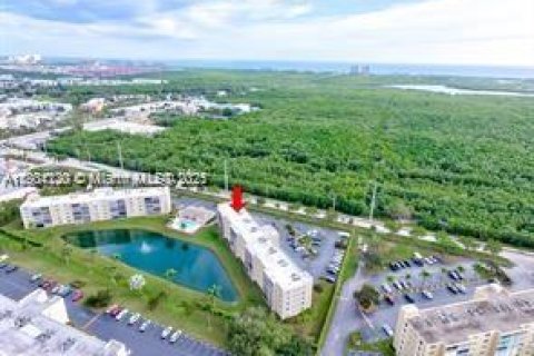 Condo in Dania Beach, Florida, 2 bedrooms  № 1689528 - photo 1