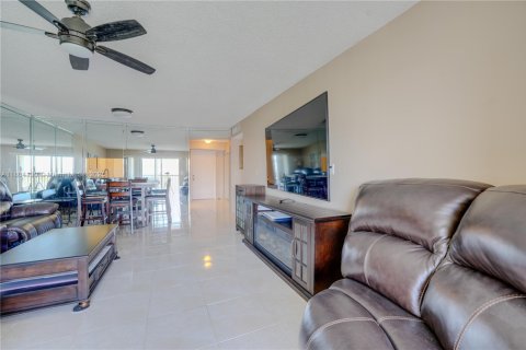 Condo in Dania Beach, Florida, 2 bedrooms  № 1689528 - photo 16
