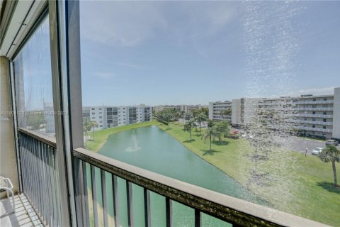 Condo in Dania Beach, Florida, 2 bedrooms  № 1689528 - photo 19