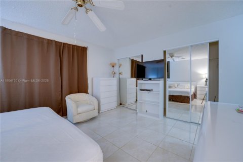 Condo in Dania Beach, Florida, 2 bedrooms  № 1689528 - photo 28