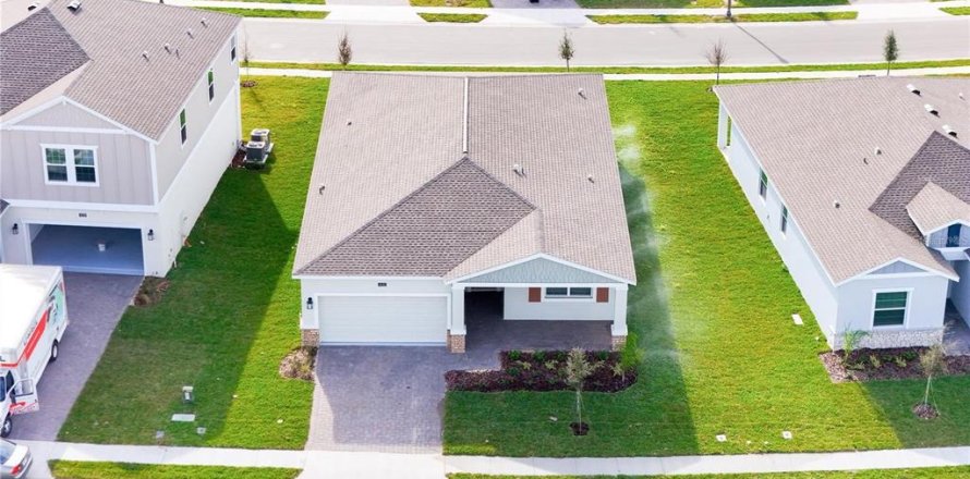 House in Davenport, Florida 4 bedrooms, 195.56 sq.m. № 2212175