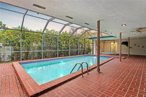 Casa en venta en North Miami, Florida, 3 dormitorios, 213.3 m2 № 2011622 - foto 2