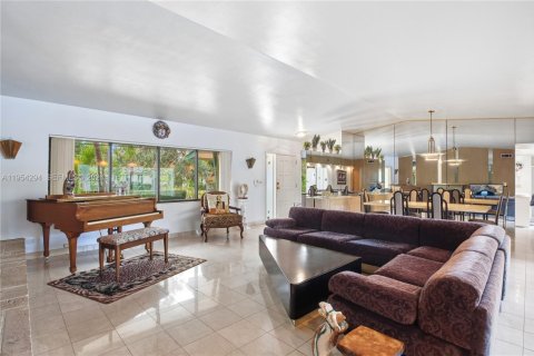 Casa en venta en North Miami, Florida, 3 dormitorios, 213.3 m2 № 2011622 - foto 6