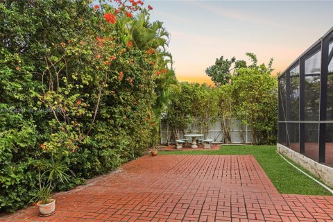 Casa en venta en North Miami, Florida, 3 dormitorios, 213.3 m2 № 2011622 - foto 18