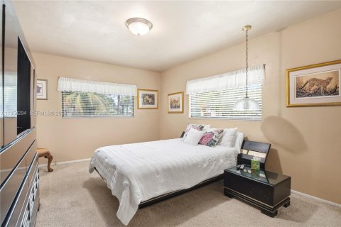 Casa en venta en North Miami, Florida, 3 dormitorios, 213.3 m2 № 2011622 - foto 10