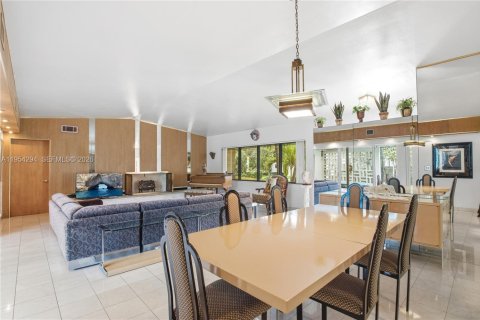 Casa en venta en North Miami, Florida, 3 dormitorios, 213.3 m2 № 2011622 - foto 9