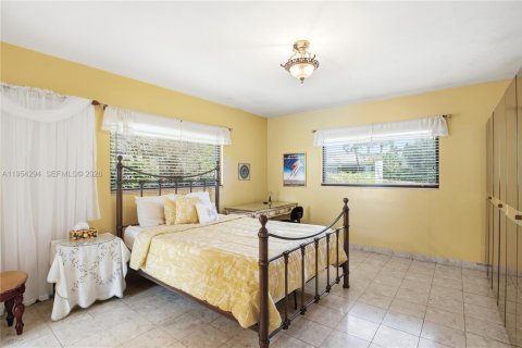 Casa en venta en North Miami, Florida, 3 dormitorios, 213.3 m2 № 2011622 - foto 14