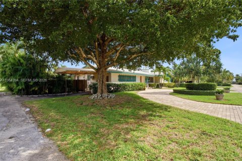 Casa en venta en North Miami, Florida, 3 dormitorios, 213.3 m2 № 2011622 - foto 22