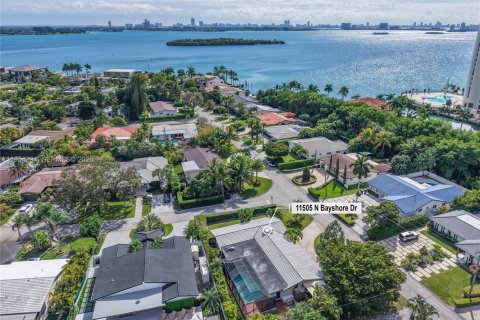 Casa en venta en North Miami, Florida, 3 dormitorios, 213.3 m2 № 2011622 - foto 26