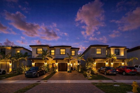 Townhouse in Homestead, Florida 3 bedrooms, 140.65 sq.m. № 2026750