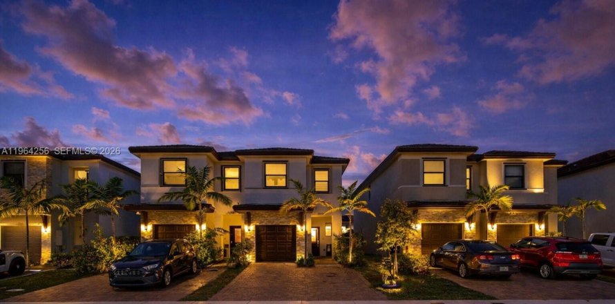 Townhouse in Homestead, Florida 3 bedrooms, 140.65 sq.m. № 2026750