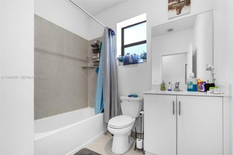 Townhouse in Homestead, Florida 3 bedrooms, 140.65 sq.m. № 2026750 - photo 9