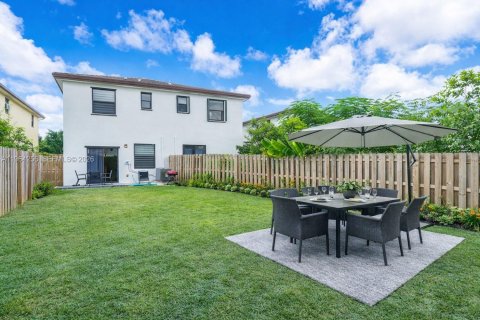 Townhouse in Homestead, Florida 3 bedrooms, 140.65 sq.m. № 2026750 - photo 16