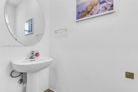 Townhouse in Homestead, Florida 3 bedrooms, 140.65 sq.m. № 2026750 - photo 8