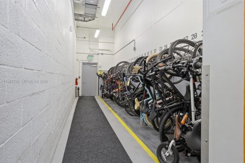 Copropriété à vendre à Miami, Floride: 1 chambre, 66.8 m2 № 2056863 - photo 29