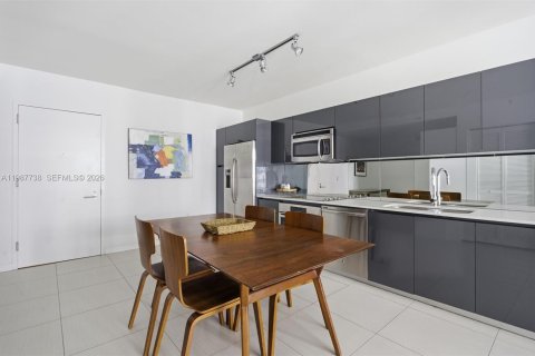 Copropriété à vendre à Miami, Floride: 1 chambre, 66.8 m2 № 2056863 - photo 11