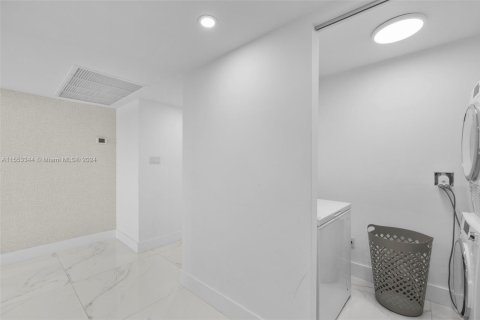 Condominio en alquiler en Miami Beach, Florida, 3 dormitorios, 191.38 m2 № 1702546 - foto 25