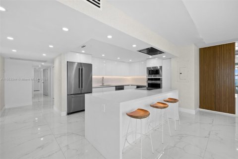 Condominio en alquiler en Miami Beach, Florida, 3 dormitorios, 191.38 m2 № 1702546 - foto 8