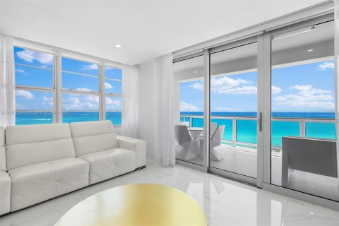 Condominio en alquiler en Miami Beach, Florida, 3 dormitorios, 191.38 m2 № 1702546 - foto 3