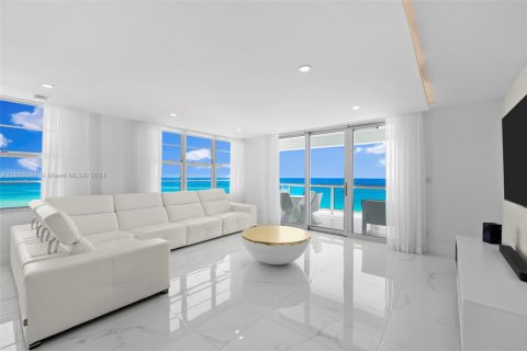 Condominio en alquiler en Miami Beach, Florida, 3 dormitorios, 191.38 m2 № 1702546 - foto 15
