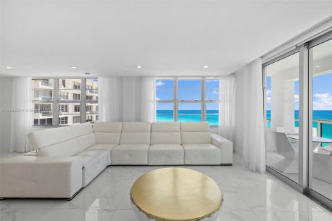 Condominio en alquiler en Miami Beach, Florida, 3 dormitorios, 191.38 m2 № 1702546 - foto 18