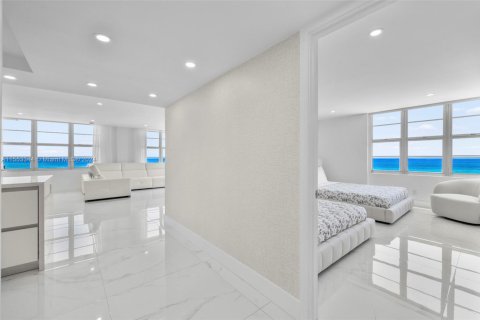 Condominio en alquiler en Miami Beach, Florida, 3 dormitorios, 191.38 m2 № 1702546 - foto 27