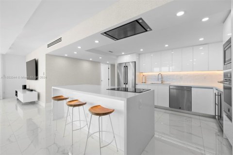 Condominio en alquiler en Miami Beach, Florida, 3 dormitorios, 191.38 m2 № 1702546 - foto 11