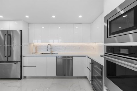Condominio en alquiler en Miami Beach, Florida, 3 dormitorios, 191.38 m2 № 1702546 - foto 6