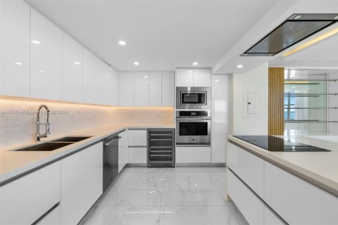 Condominio en alquiler en Miami Beach, Florida, 3 dormitorios, 191.38 m2 № 1702546 - foto 5