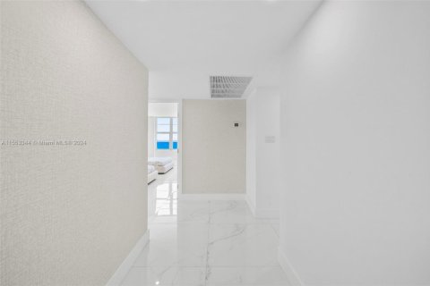 Condominio en alquiler en Miami Beach, Florida, 3 dormitorios, 191.38 m2 № 1702546 - foto 24