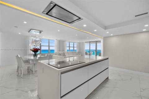 Condominio en alquiler en Miami Beach, Florida, 3 dormitorios, 191.38 m2 № 1702546 - foto 7