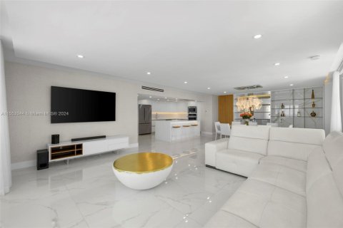 Condominio en alquiler en Miami Beach, Florida, 3 dormitorios, 191.38 m2 № 1702546 - foto 21