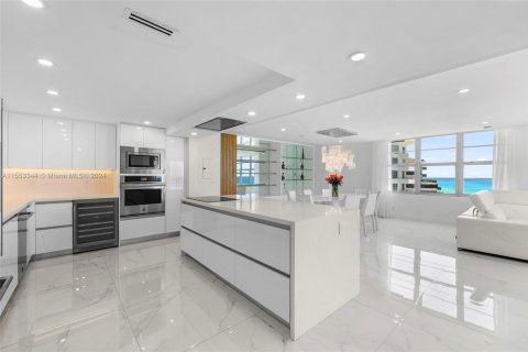 Condominio en alquiler en Miami Beach, Florida, 3 dormitorios, 191.38 m2 № 1702546 - foto 4