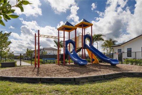 Купить таунхаус в Хомстед, Флорида 3 спальни, № 2050610 - фото 4