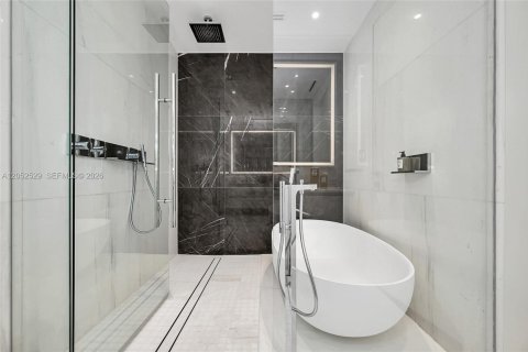 Condominio en venta en Miami, Florida, 2 dormitorios, 144.18 m2 № 2150421 - foto 18