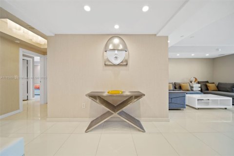 Condominio en alquiler en Sunny Isles Beach, Florida, 3 dormitorios, 205.69 m2 № 1943238 - foto 7